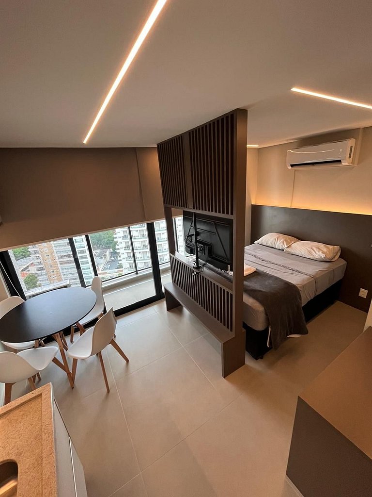 Studio em Moema em prédio de luxo