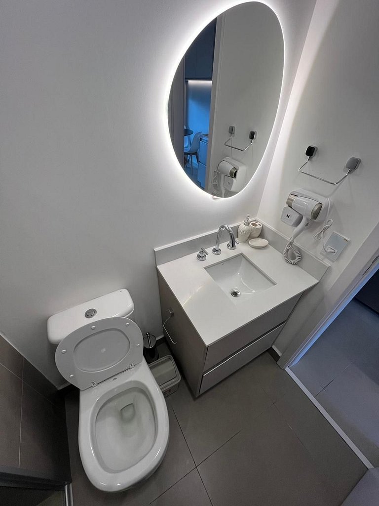 Studio em Moema em prédio de luxo